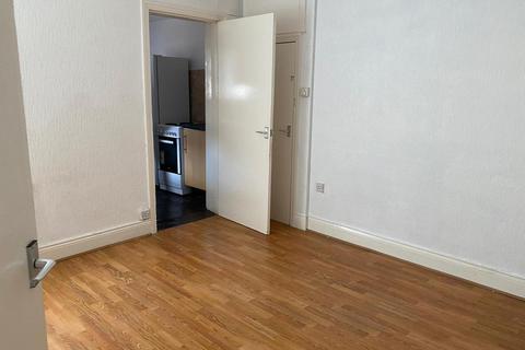 3 bedroom flat to rent, Bilborough Gardens, Newcastle upon Tyne NE4