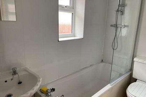 3 bedroom flat to rent, Bilborough Gardens, Newcastle upon Tyne NE4