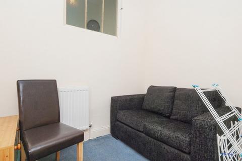 3 bedroom flat to rent, 0279L – Dalkeith Road, Edinburgh, EH16 5JT