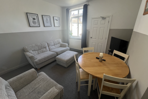 4 bedroom terraced house to rent, Lincoln LN2