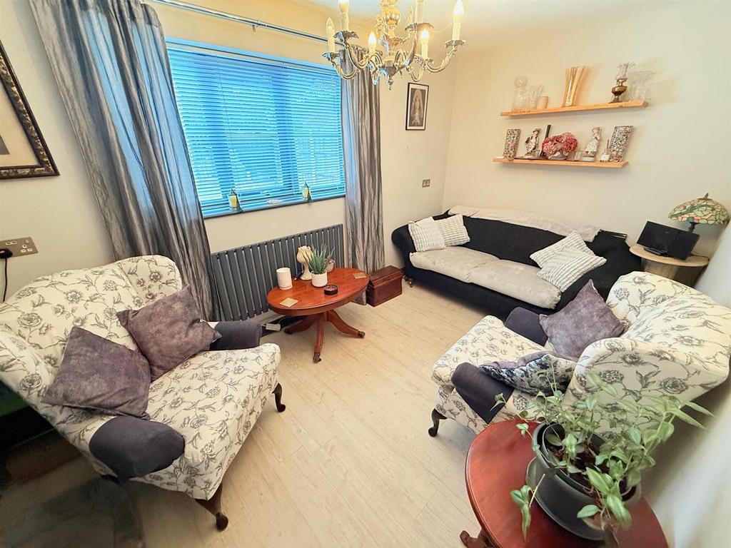 Dining Room/Bedroom 4