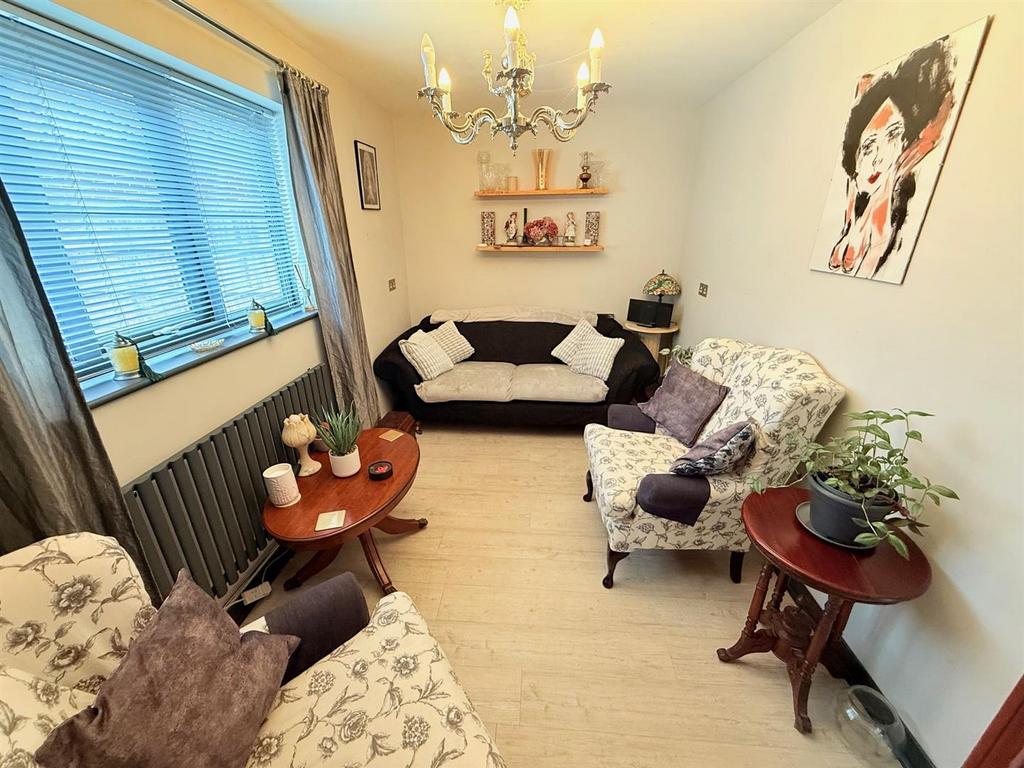 Dining Room/Bedroom 4