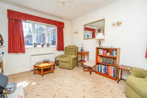 2 bedroom retirement property for sale, 46 Hanover Court, Tettenhall, Wolverhampton, WV6 8QL