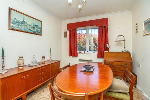 2 bedroom retirement property for sale, 46 Hanover Court, Tettenhall, Wolverhampton, WV6 8QL