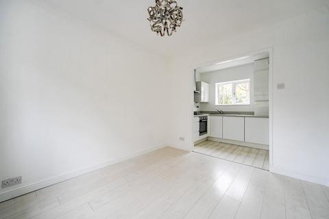 2 bedroom maisonette to rent, Hall Close, Camberley GU15