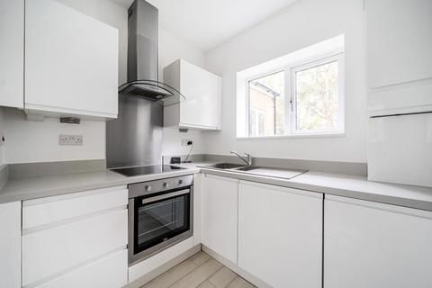 2 bedroom maisonette to rent, Hall Close, Camberley GU15