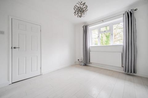 2 bedroom maisonette to rent, Hall Close, Camberley GU15