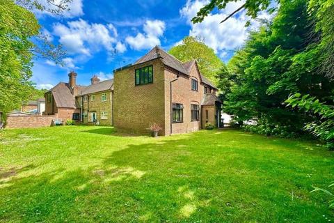 2 bedroom maisonette to rent, Hall Close, Camberley GU15