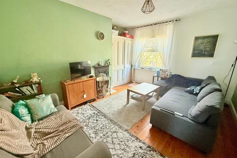 2 bedroom terraced house to rent, Melbourne Street, Shipley BD18
