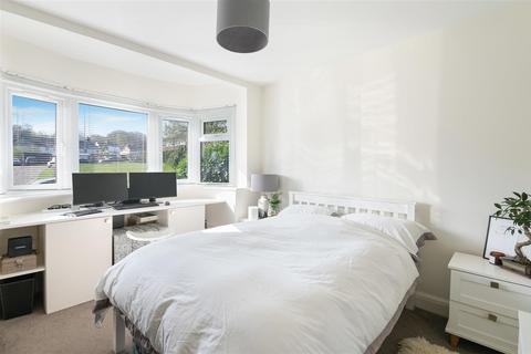 14 Lewins Road, Epsom, KT18 7TL