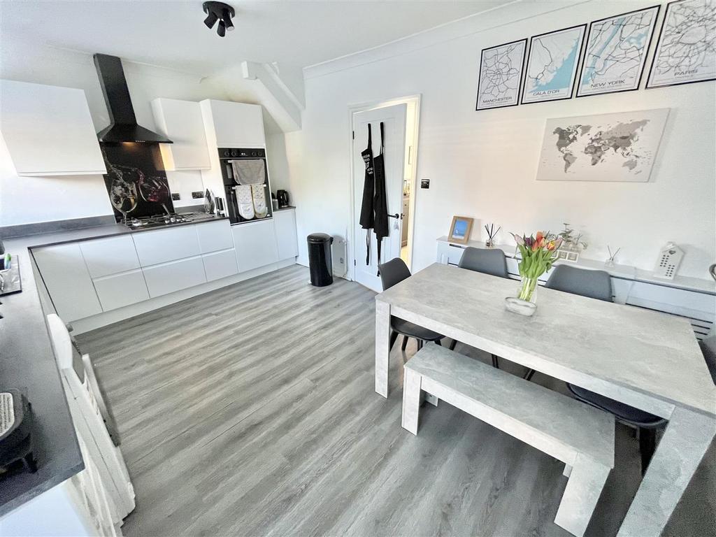 Dining Kitchen Aspect 2