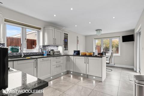 4 bedroom detached house for sale, Derby Road, Hoddesdon EN11