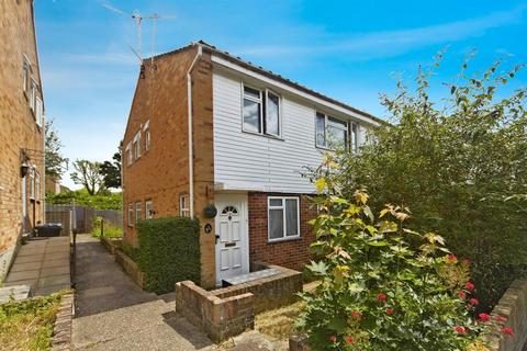 74 Swallowdale, South Croydon, CR2 8SJ