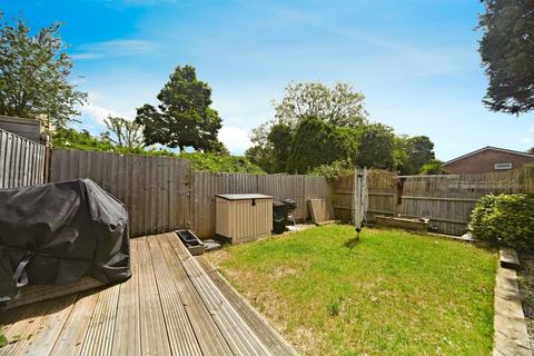 74 Swallowdale, South Croydon, CR2 8SJ