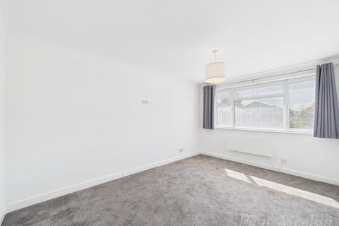 74 Swallowdale, South Croydon, CR2 8SJ
