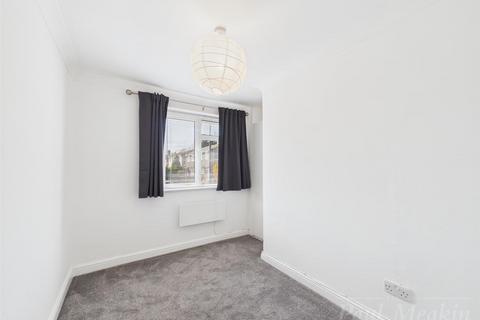 74 Swallowdale, South Croydon, CR2 8SJ