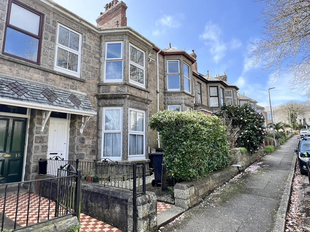 2 Bedroom Ground Floor Flat for Sale