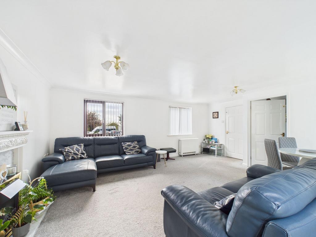 Lounge/Dining Room