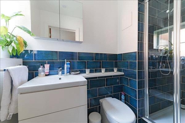 En-suite bathroom
