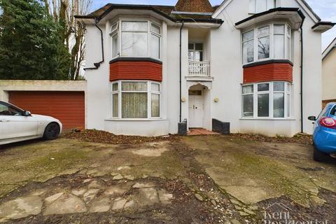 1 bedroom flat to rent, Room 4, 216 Maidstone Road, Chatham, Kent ME4 6JN
