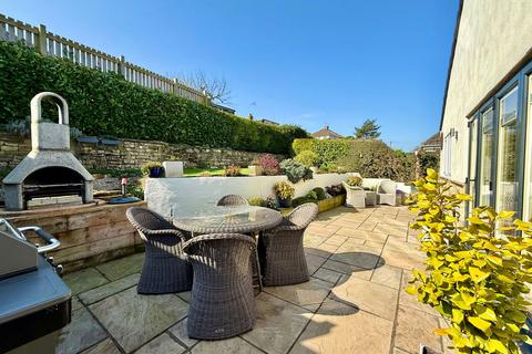 2 bedroom detached bungalow for sale, North Grove Crescent, Wetherby, West Yorkshire, LS22 7PY