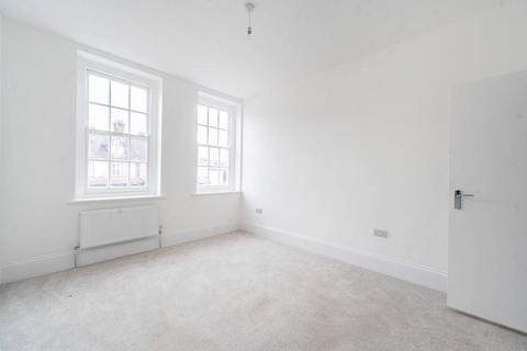 3 bedroom flat to rent, Bridge Street, Pinner, HA5