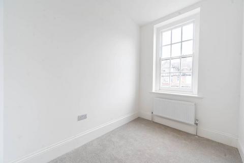 3 bedroom flat to rent, Bridge Street, Pinner, HA5