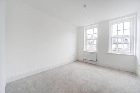 3 bedroom flat to rent, Bridge Street, Pinner, HA5
