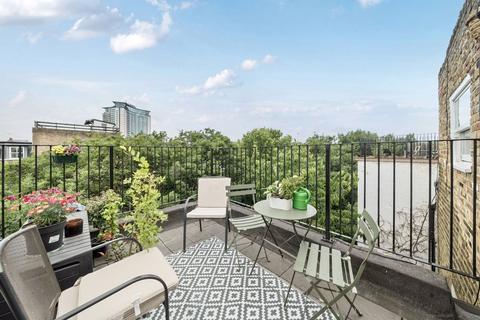 3 bedroom flat for sale, Kempsford Gardens, Earls Court, London, SW5