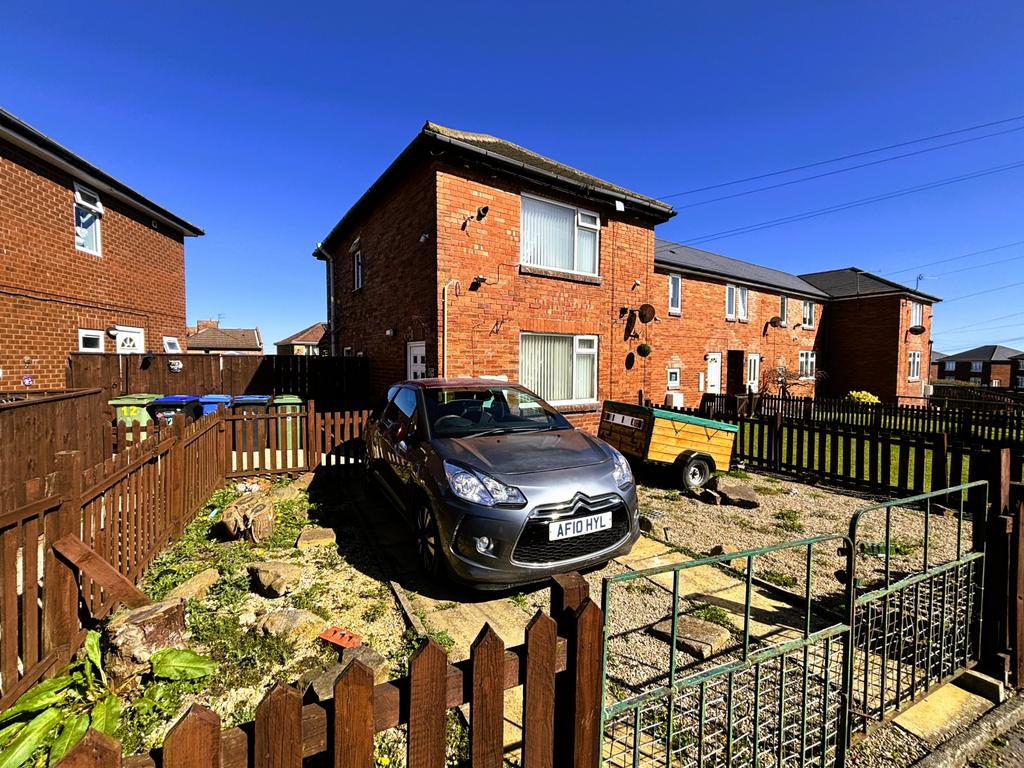 Semi Detached for rent