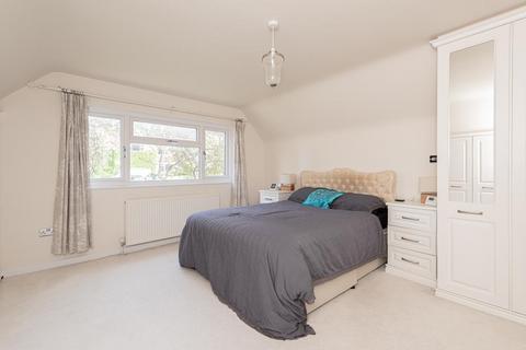 12 Milburn Walk, Epsom, KT18 5JN