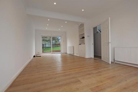 3 bedroom semi-detached house to rent, Stanmore HA7