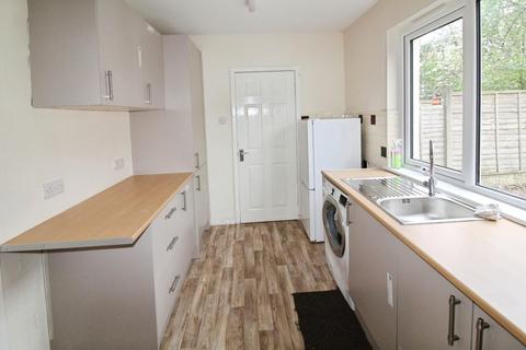 3 bedroom house to rent, St. James Crescent, Pudsey