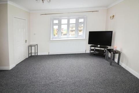 3 bedroom house to rent, St. James Crescent, Pudsey