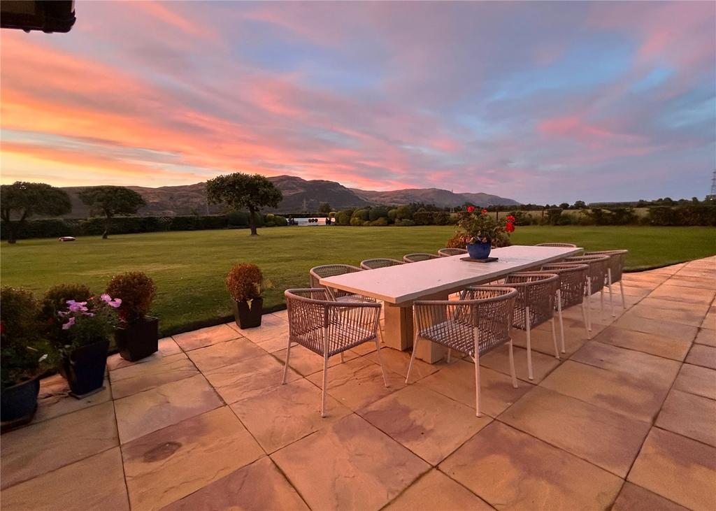 Al Fresco Dining