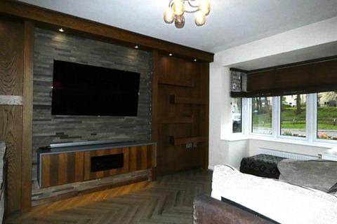 4 bedroom detached house to rent, Old Mill Dam Lane, Bradford BD13
