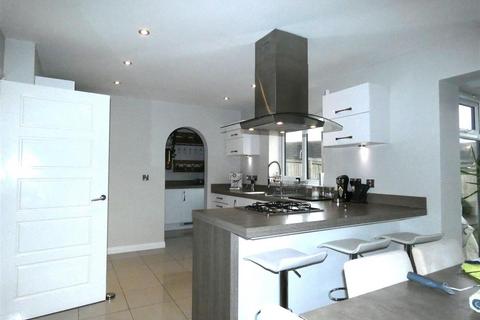 4 bedroom detached house to rent, Old Mill Dam Lane, Bradford BD13