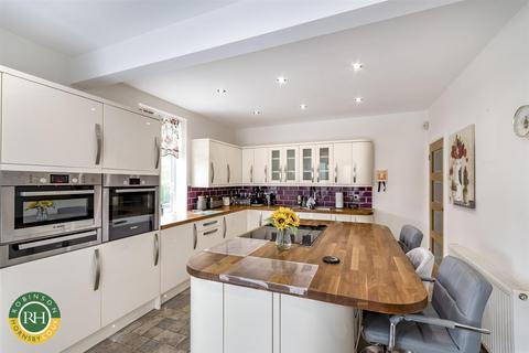 4 bedroom detached bungalow for sale, Bridge Road, Doncaster