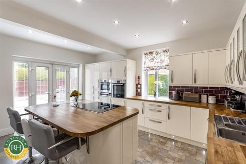 4 bedroom detached bungalow for sale, Bridge Road, Doncaster