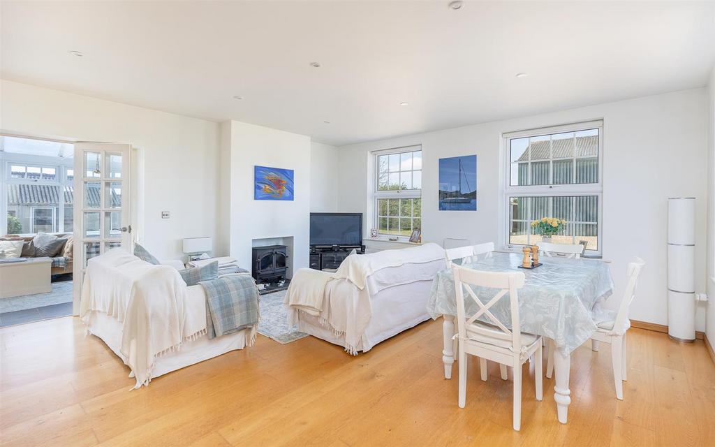 Kitchen/ Living Room