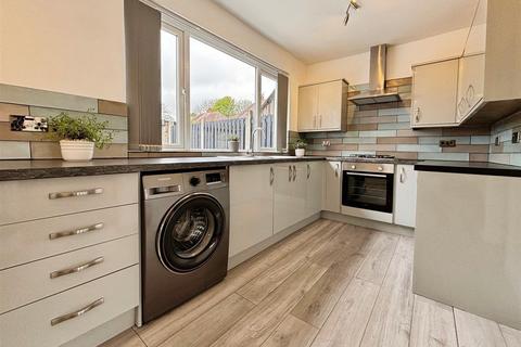 327 Kings Road, Bradford, BD2 1NL