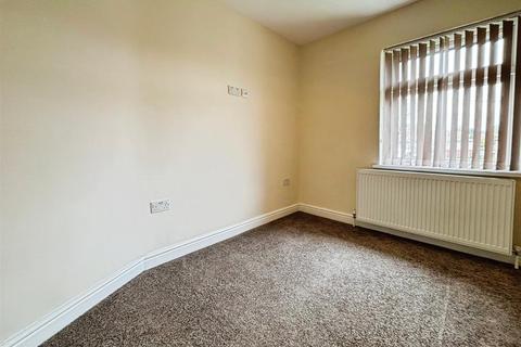 327 Kings Road, Bradford, BD2 1NL