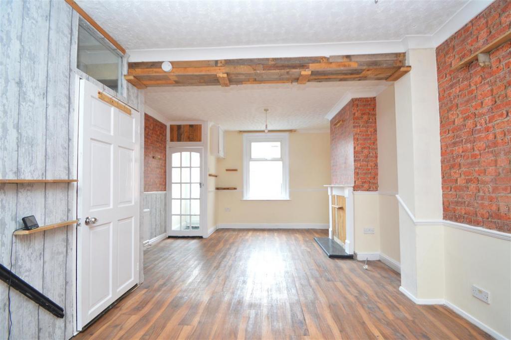 Dining area to Lounge