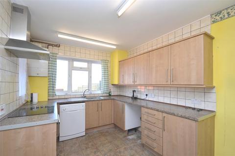 3 bedroom semi-detached house for sale, Cowes Road, Newport