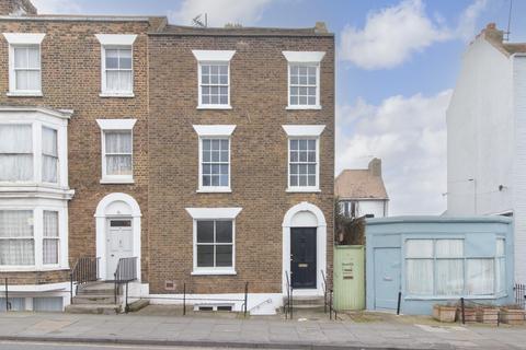 4 bedroom end of terrace house for sale, Trinity Square, Margate, CT9