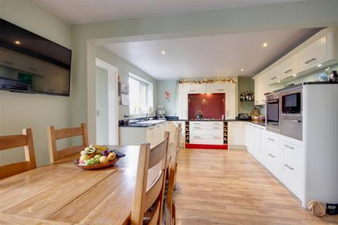 4 bedroom detached house for sale, Highfields, South Cave