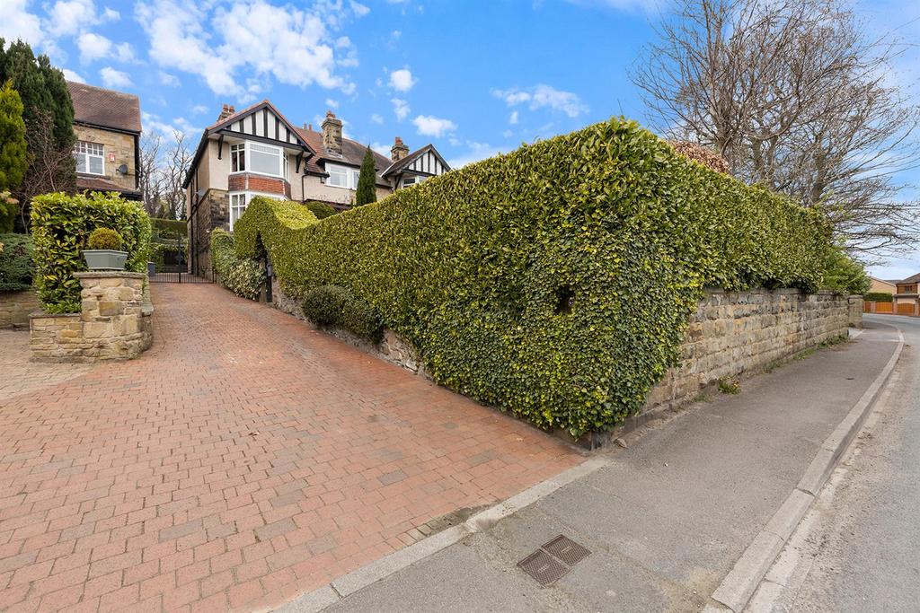 36 Upper Batley, Low Lane 01 297.png