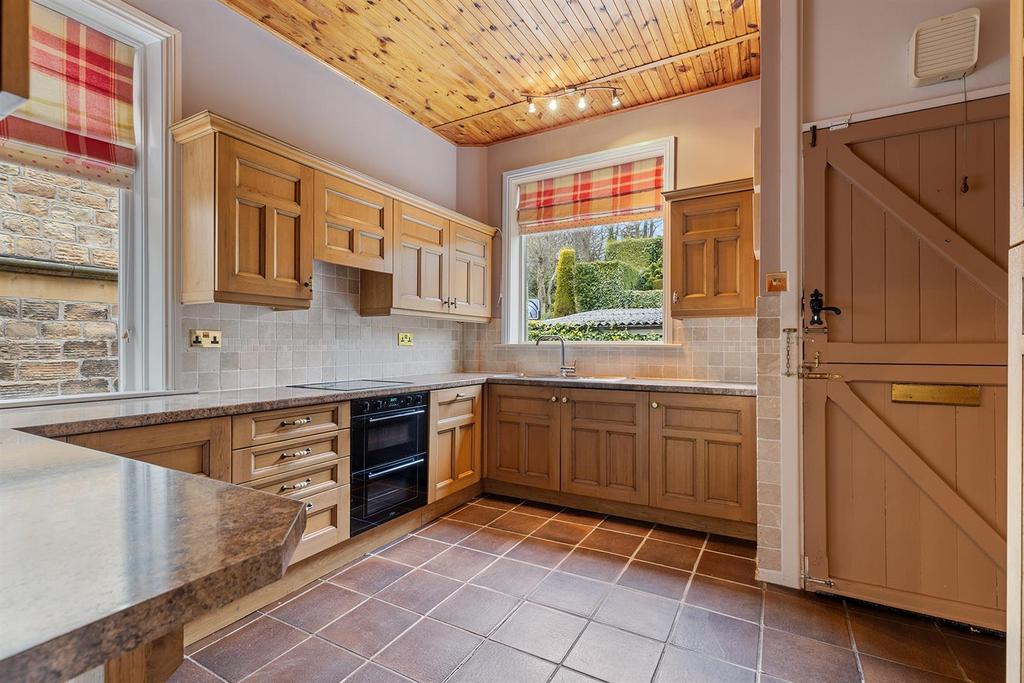 36 Upper Batley, Low Lane 16 297.png