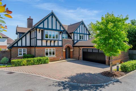 4 Yew Tree Close, Epsom, KT17 3AZ