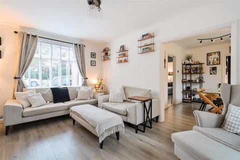 12 Downs Wood, Epsom, KT18 5UH